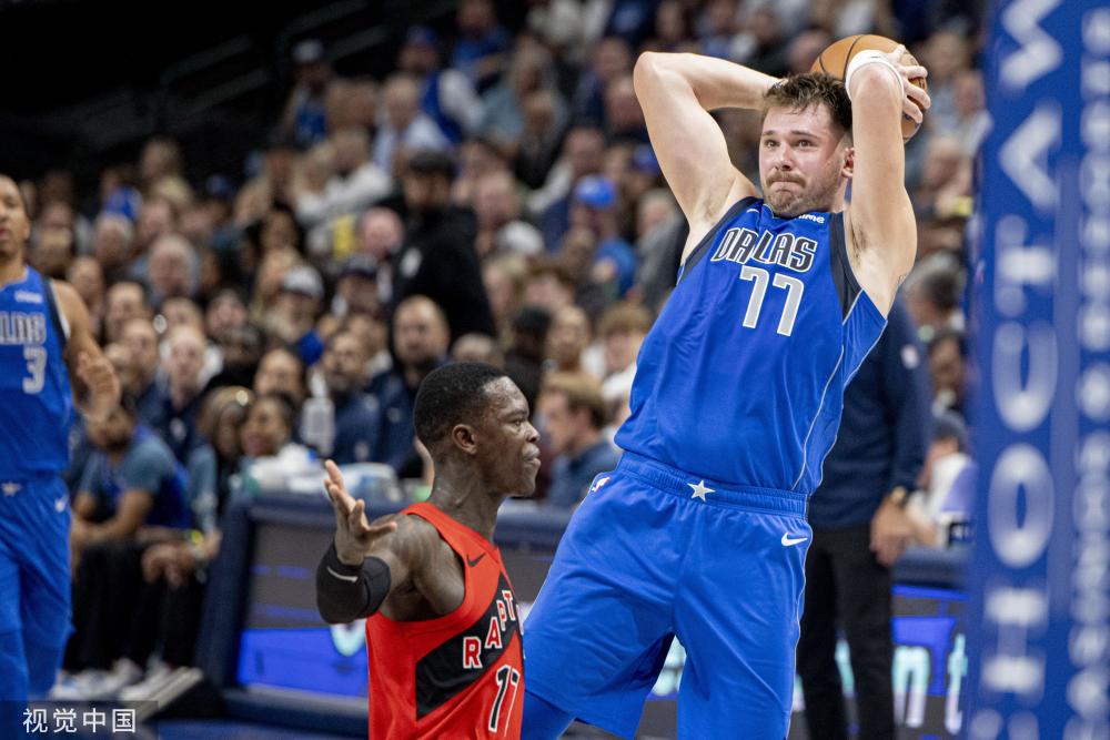 [图]凯恩帽子戏法 拜仁4-0斯图加特登顶榜首.