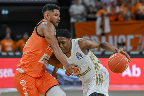 纳帅：鲍曼和努贝尔最近的表现不错；期待格纳布里的回归