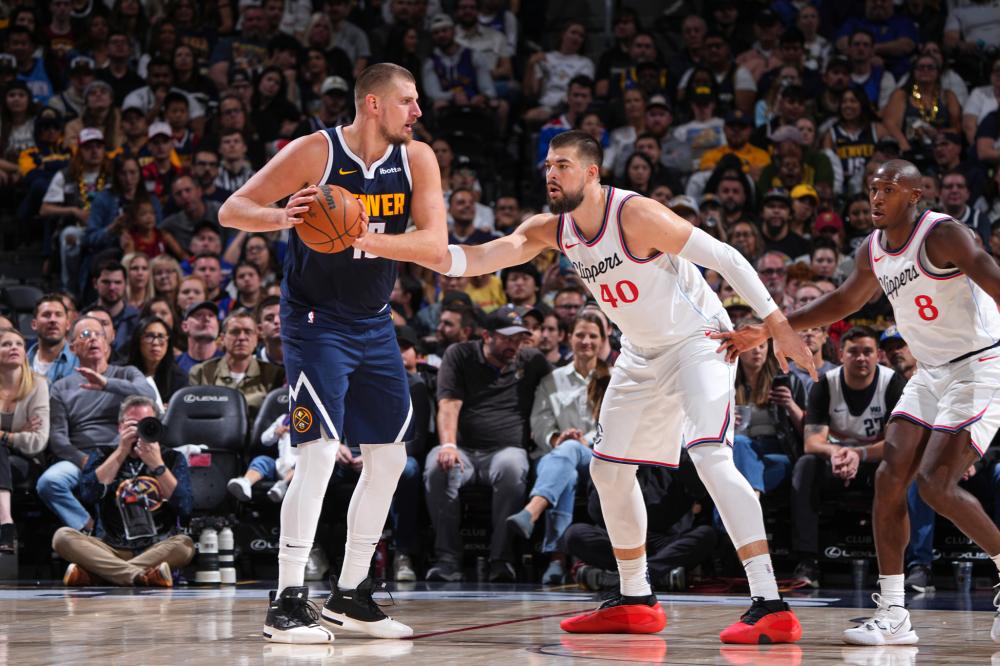 维尼修斯做出噤声庆祝手势，米亚托维奇：这对皇马和他都有害